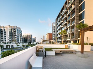 Terrace/patio - Easygo- STU in Lavish com Azizi Riv9,08 (Dubai)