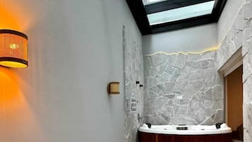 Deluxe Suite, Ground Floor | 1 bedroom, premium bedding, Select Comfort beds, free minibar