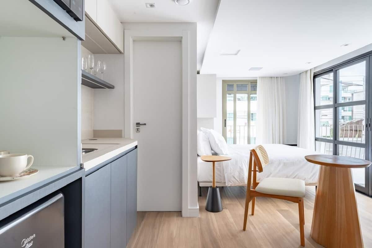 Premium suite | 1 slaapkamer, luxe beddengoed, Select Comfort-bedden, een gratis minibar