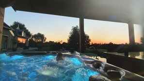 Bañera de hidromasaje al aire libre