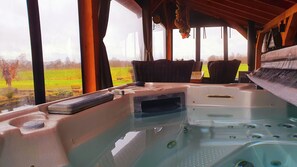 Indoor spa tub