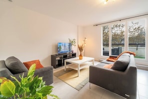 TV - Town house with terrace Near subway (Rennes)