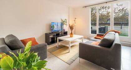Town house with terrace Near subway