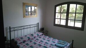 3 bedrooms, iron/ironing board, travel cot, free WiFi