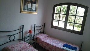 3 chambres, fer et planche à repasser, lit parapluie, Wi-Fi gratuit