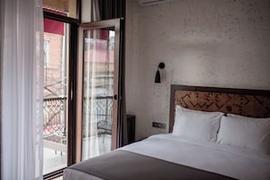 Royal Suite, Balcony | Premium bedding, in-room safe, iron/ironing board, free WiFi - Kazma Boutique Hotel (Tbilisi)