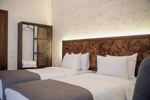 Deluxe Double or Twin Room, Balcony | Premium bedding, in-room safe, iron/ironing board, free WiFi