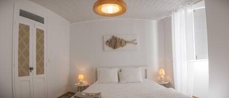 5 bedrooms, iron/ironing board, travel crib, WiFi