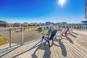 Terrace/patio - Semi-Oceanfront Home w/ Private Pool, Hot Tub, Tiki Bar, and Game Room (Waves)