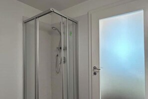 Shower, hair dryer, soap - Formai Living Cabernet  (Trento)