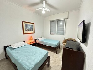 3 bedrooms, iron/ironing board, WiFi, bed sheets - Guarujá Pitangueiras beach 50 meters from the sea (Barra Funda Guarujá)