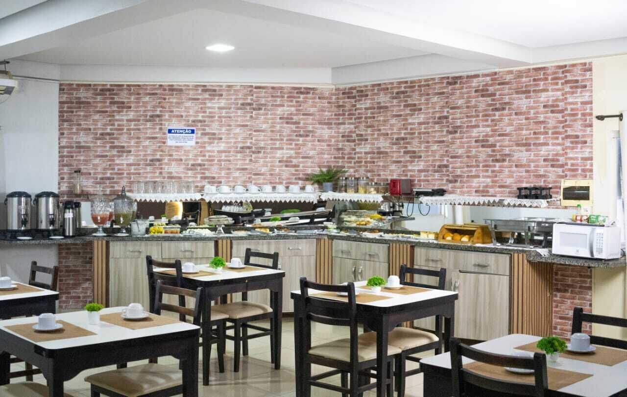 Tägliches inbegriffenes kontinentales Frühstück