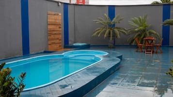 Utomhuspool