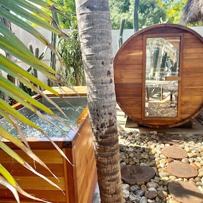 Outdoor spa tub