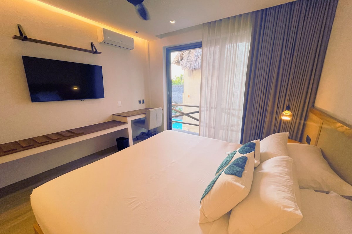 标准双人房, 1 张特大床 | 高档床上用品、泰普尔床垫、迷你吧、客房内保险箱