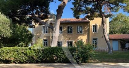 Propriété avec jardin et piscine