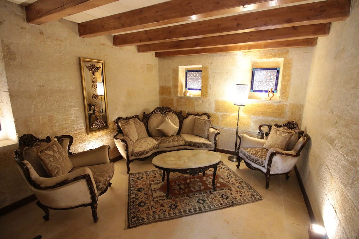 Suite Deluxe | 1 habitación, minibar, caja de seguridad en la habitación y escritorio