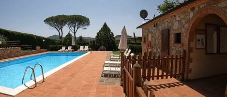 Piscina coperta, piscina all'aperto
