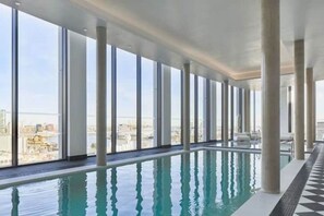 Pool - Stunning Cosy Studio in Canary Wharf City View (London)