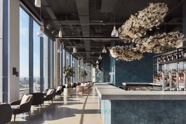 Bar (on property) - Stunning Cosy Studio in Canary Wharf City View (London)