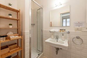 Shower, rainfall showerhead, bidet, towels - BnButler - Alessandria 4 (Milan)