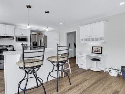 Private room in a quiet and safe neighbourhood of St. Thomas, Ontario.