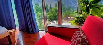 Couple's Peaceful Offgrid Pod w/ Hot Tub & Bonfire