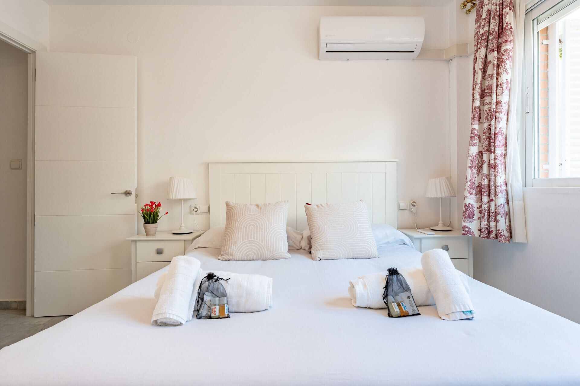 2 chambres, fer et planche à repasser, Wi-Fi gratuit, draps fournis