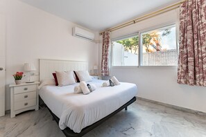 2 slaapkamers, een strijkplank/strijkijzer, gratis wifi, beddengoed