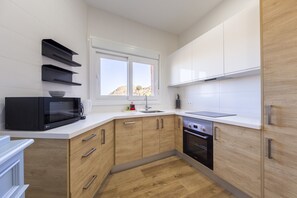 Fridge, microwave, oven, dishwasher