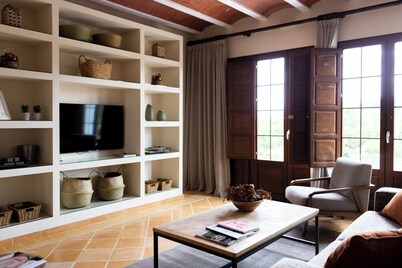 Villa 'Monsalva' with Private Pool, Wi-Fi and Air Conditioning