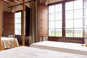 4 chambres, fer et planche à repasser, Wi-Fi gratuit, draps fournis