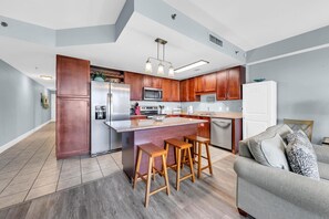 Interior - ☀️Close to Beach, Lake Views-Laketown Wharf 402☀️ (Panama City Beach)