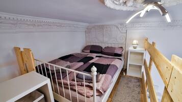 1 bedroom, WiFi, bed sheets