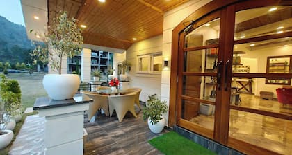 The Paradise - Luxury 3BR Villa Near the Airport in Dehradun