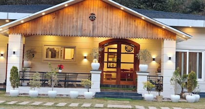 The Paradise - Luxury 3BR Villa Near the Airport in Dehradun