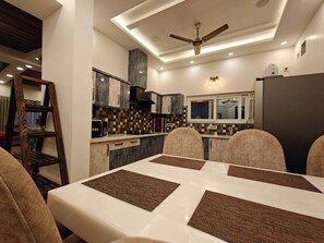 Villa, 3 Bedrooms, Accessible, Smoking | Dining room