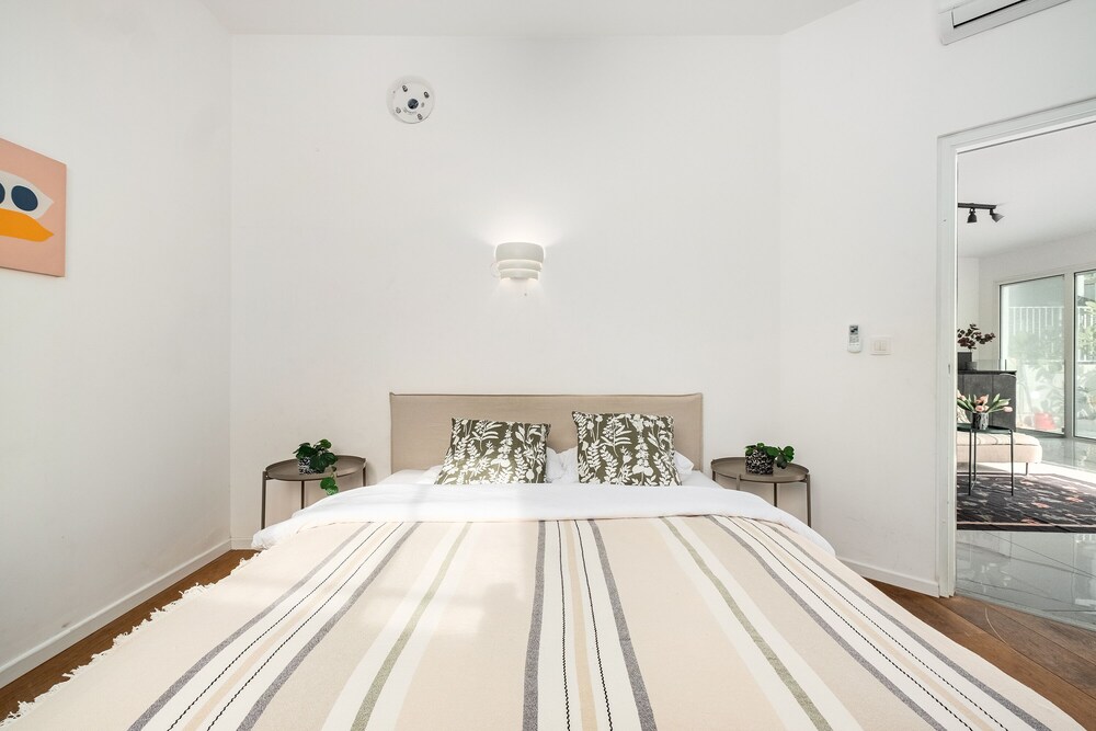 Lapin Luxury Apartment By Nimizz Two-Bedroom Apartment - Tel Aviv