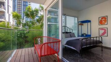2 bedrooms, desk, iron/ironing board, WiFi