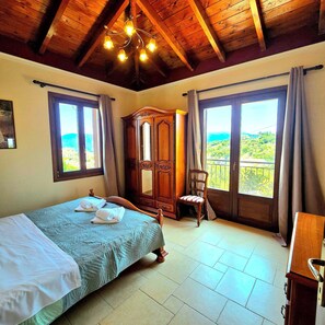 2 Schlafzimmer, Zimmersafe, Schreibtisch, Bügeleisen/Bügelbrett