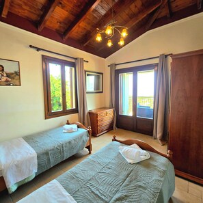 2 slaapkamers, een kluis op de kamer, een bureau