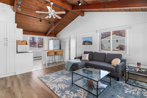 Charming 2-bedroom Cottage in South Kingstown