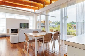 Dining - Luxury 4-bedroom villa in North Floripa (São João do Rio Vermelho)