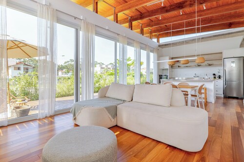 Luxury 4-bedroom villa in North Floripa