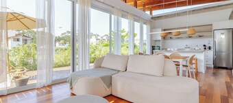 Luxury 4-bedroom villa in North Floripa