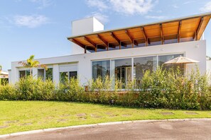 Exterior - Luxury 4-bedroom villa in North Floripa (São João do Rio Vermelho)