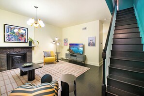 Interior - Jersey City Getaway Pets + NYC Nearby The GREEN (Jersey City)