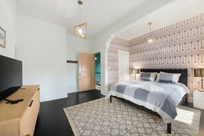 3 bedrooms, desk, iron/ironing board, travel cot