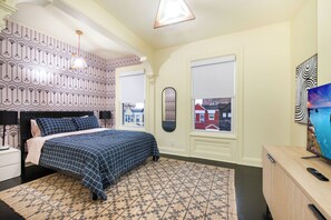 3 chambres, bureau, fer et planche à repasser, lit parapluie