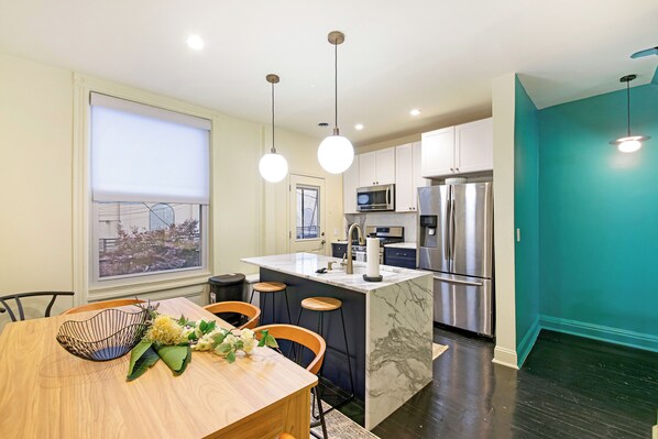 Fridge, microwave, oven, stovetop - Jersey City Getaway Pets + NYC Nearby The GREEN (Jersey City)